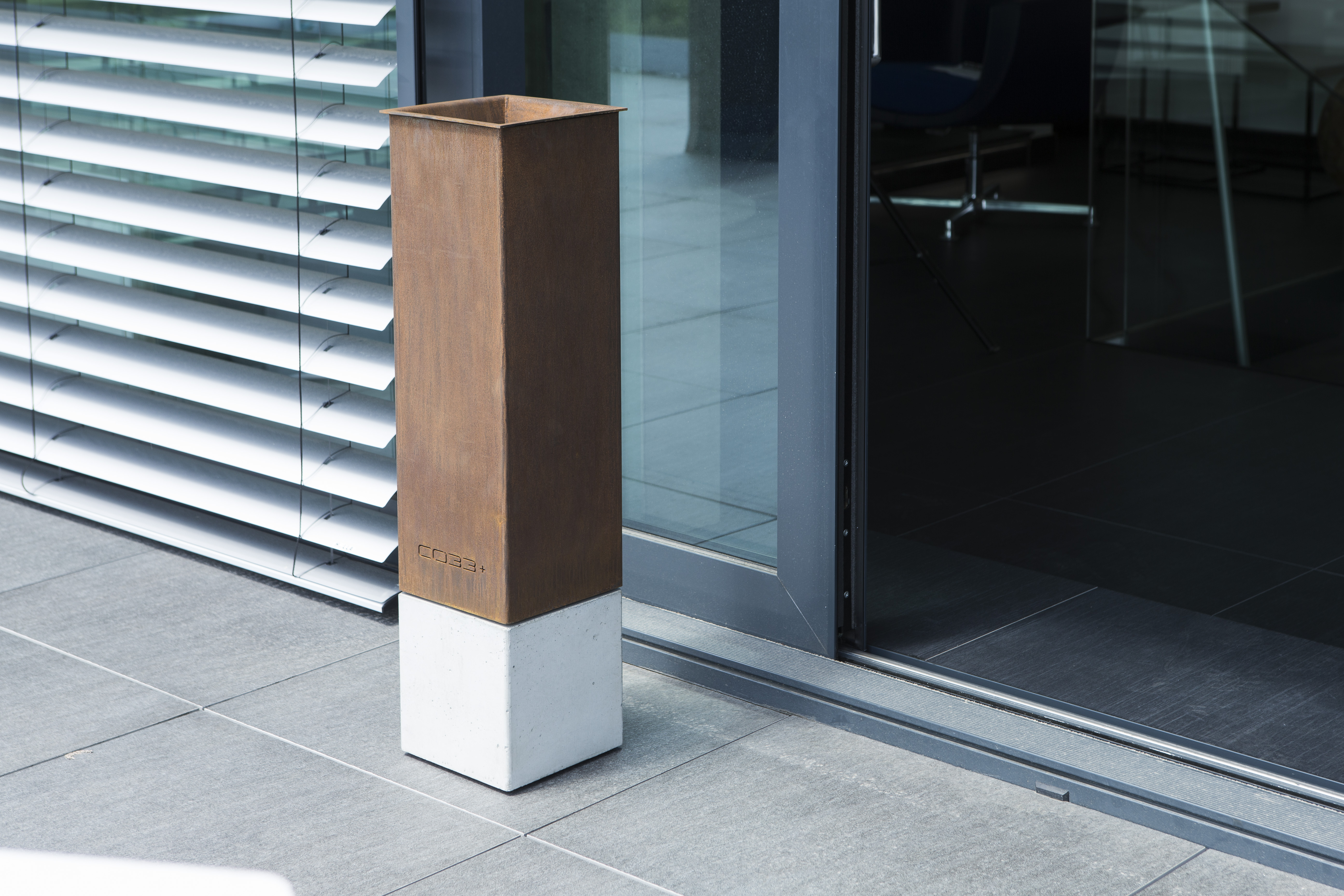 Modern ashtray made of Corten steel and concrete in Bauhaus style