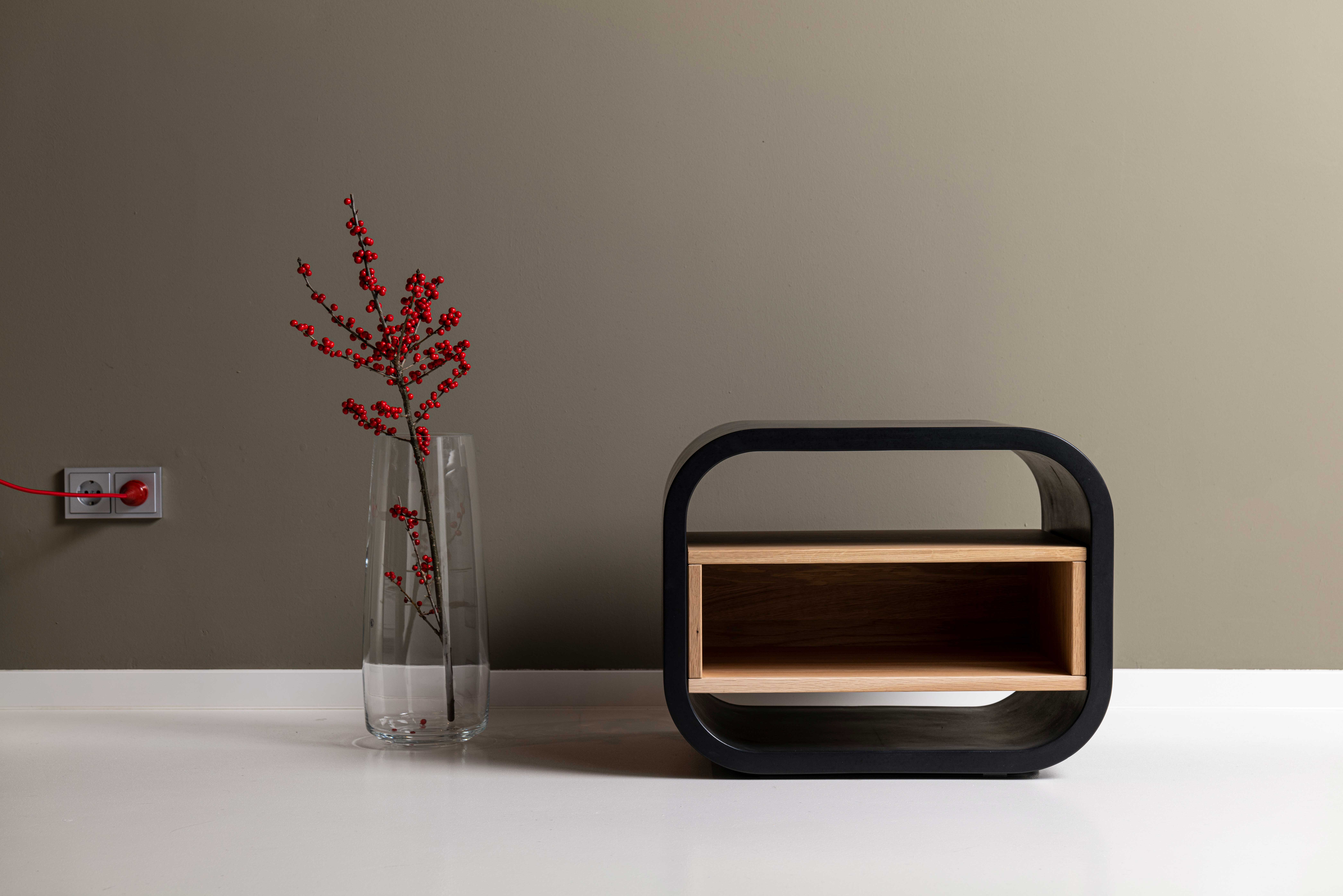 beistelltisch-nachtschrank-nachttisch-schwarz-beton-modern-holz-massiv-eiche-design-co33-betonmoebel