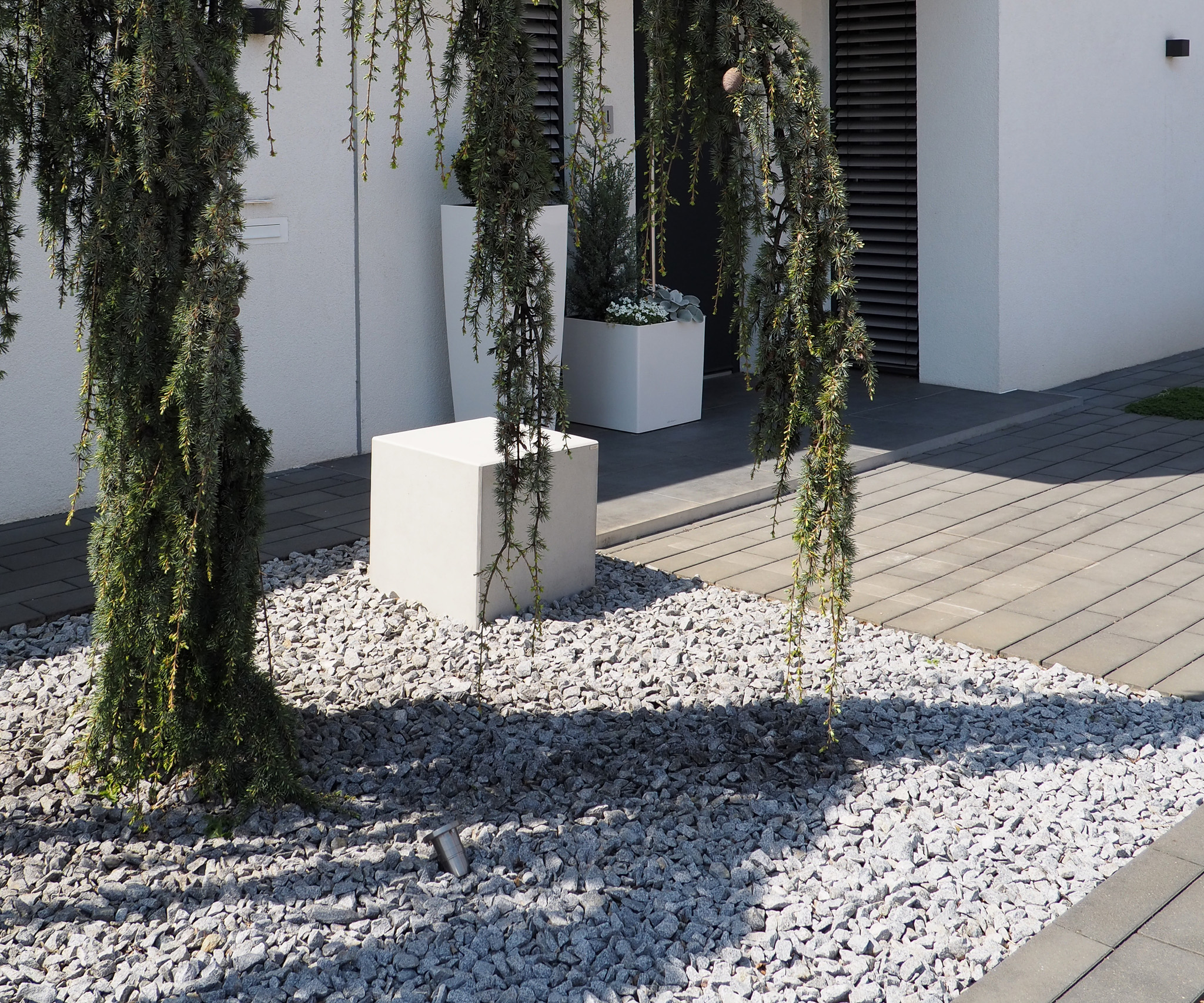 Kubisch & sachlich elegant | Der Sitzwürfel aus Beton von CO33