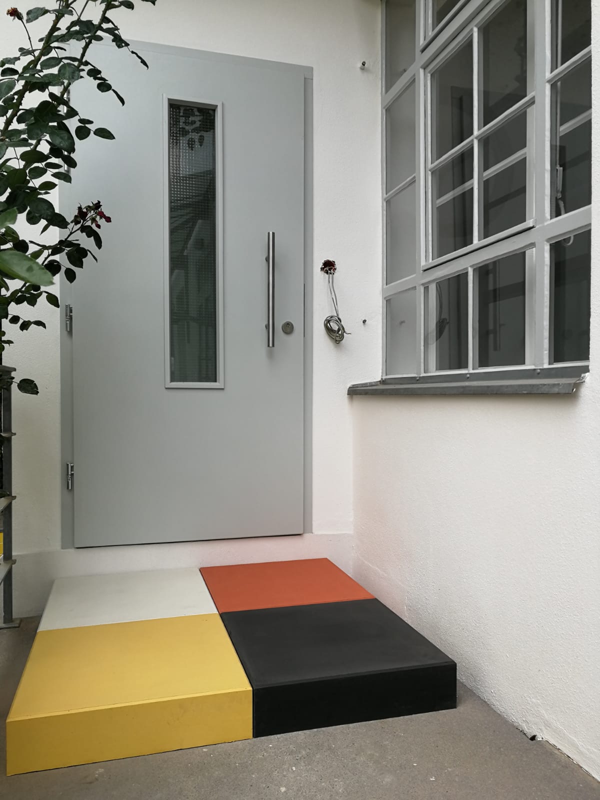 Eingangspodest & Heizungsabdeckung aus Beton für Privat Residenz - Jena, Deutschland