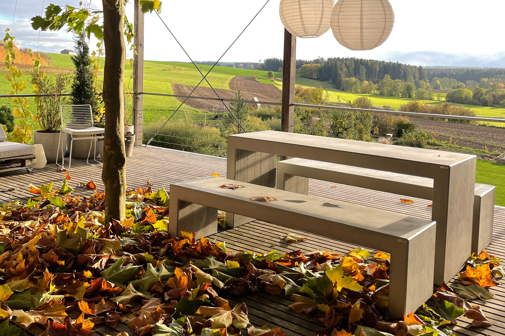 Sitzgruppe Pontis mit Tisch Angulus Tabula 10 cm dicke - CO33 Betonmöbel  als Stadtmöbel und Parkbänke Sitzgruppe aus Beton mit Betontisch und zwei Betonbänken