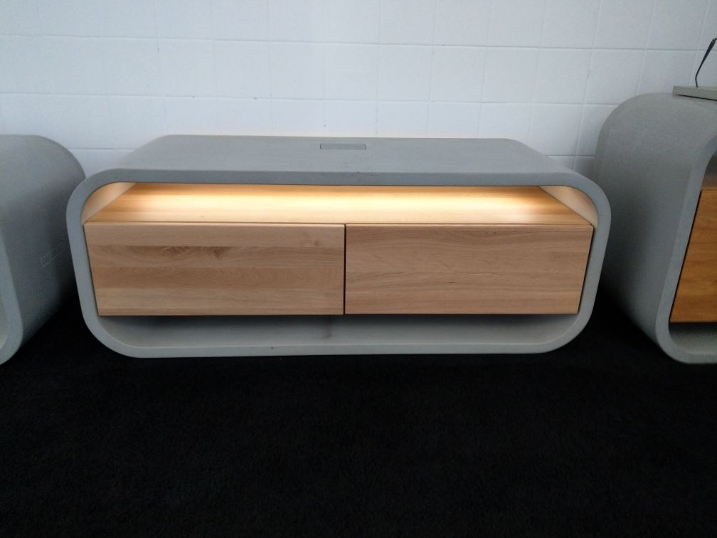 Betonmöbel TV-Schrank von CO33 aus echtem Beton und Holz mit Beleuchtung