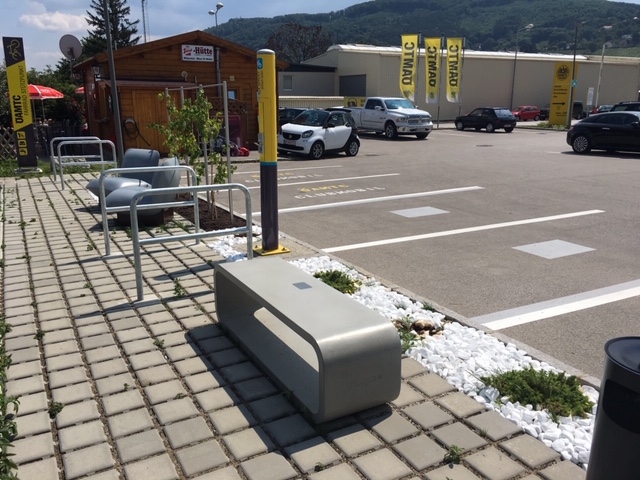 ÖAMTC Wien Betonbänke für Radweg-Rastplatz