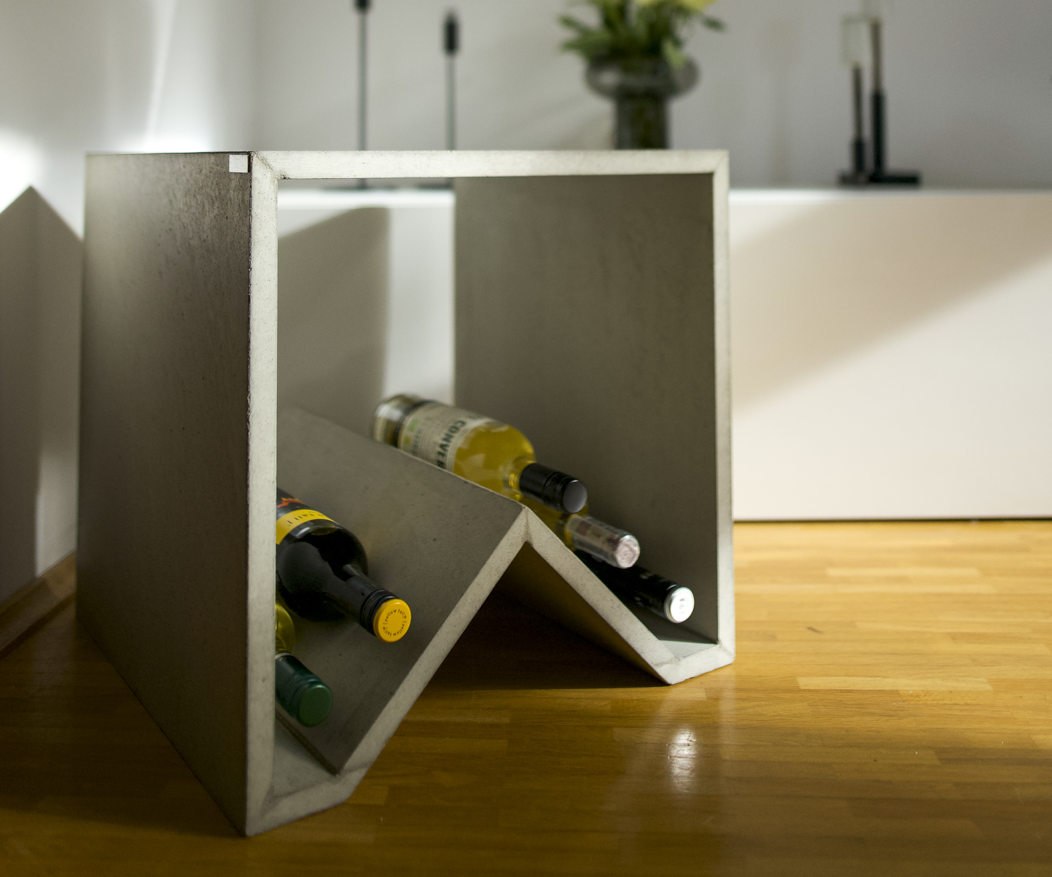 kleines Weinregal aus Beton von CO33 Betonmöbel