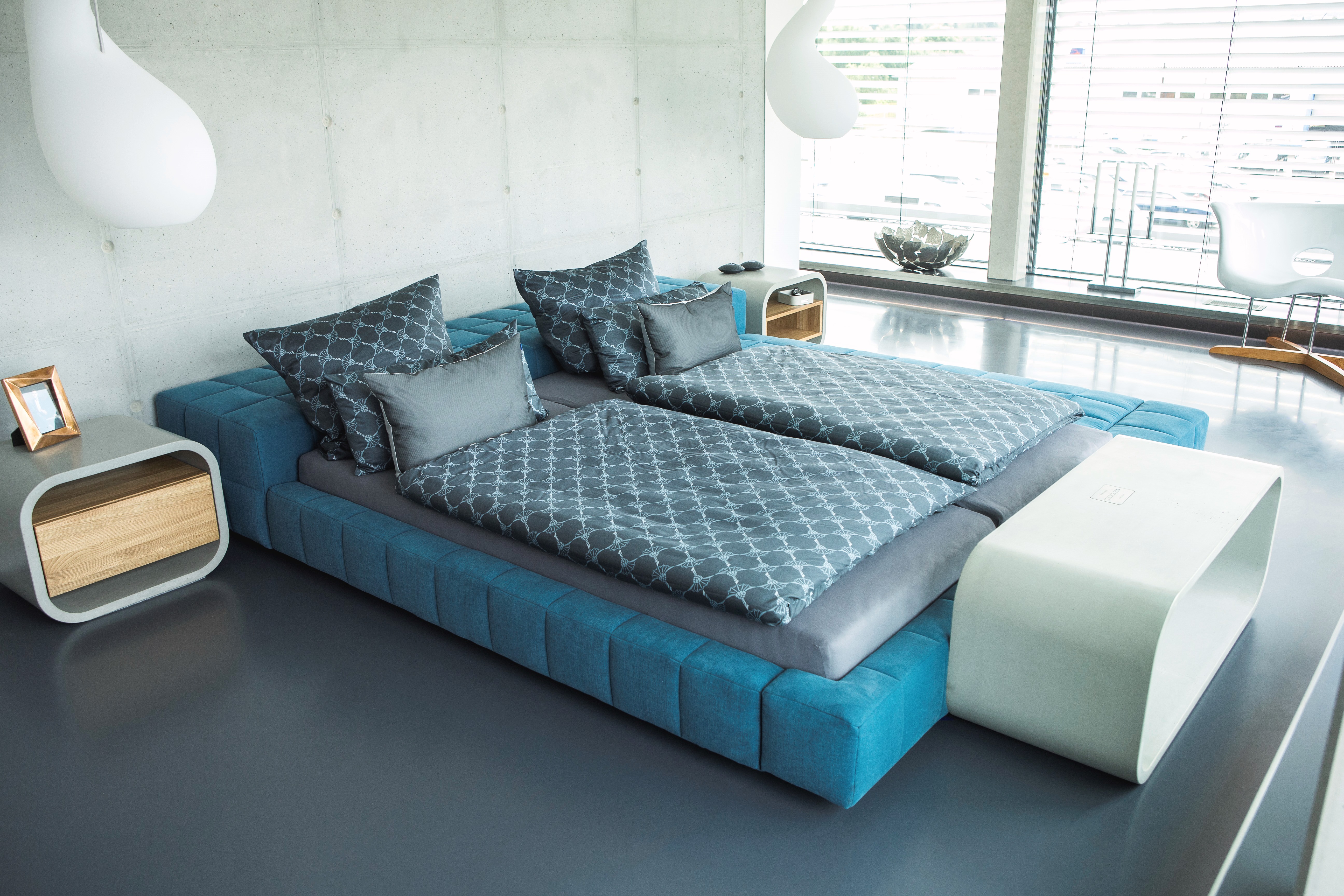 Moderne Bettbank aus Beton für exklusives Hotel und Schlafzimmer - CO33 Betonmöbel