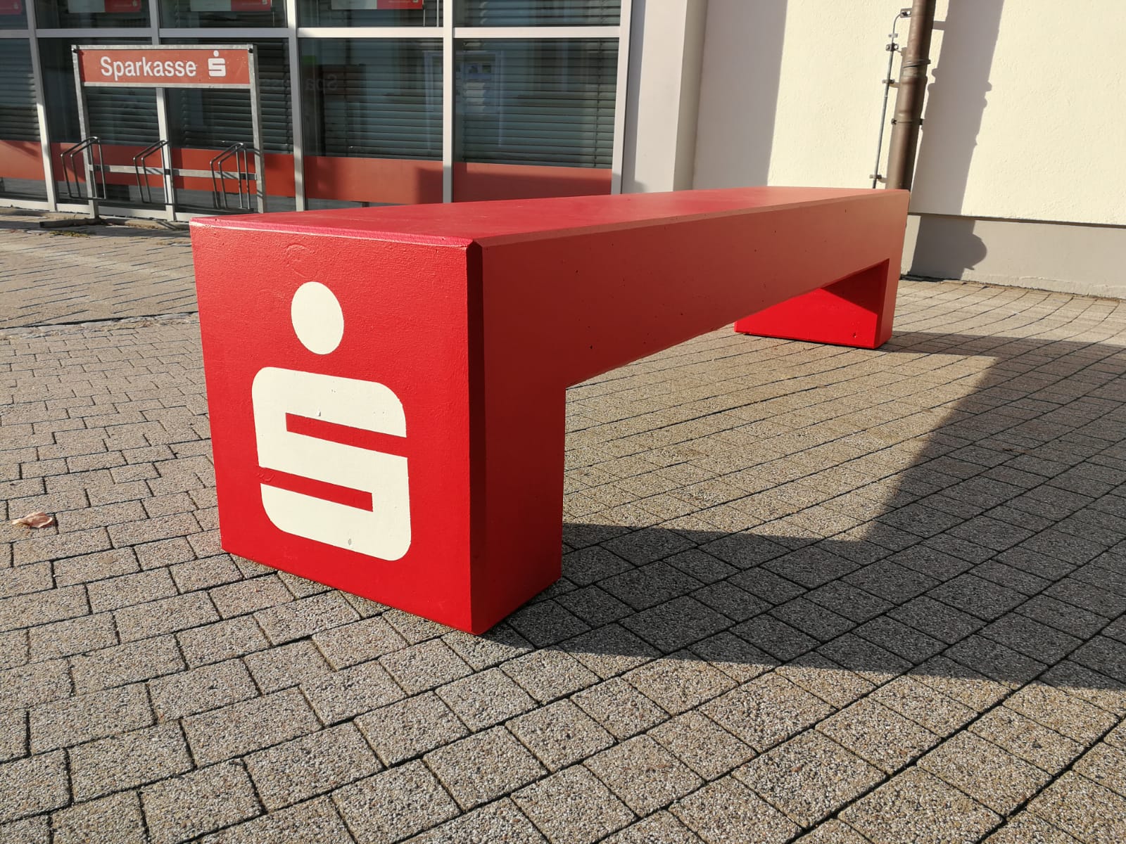 betonbank-kundenwuensch-sparkasse-logo-co33-betonmoebelcLeIqm9g7i7Ij