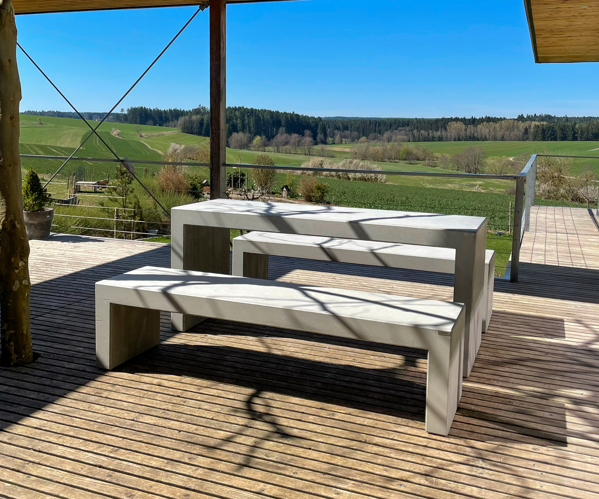 Betonsitzgruppe Pontis  - CO33 Betonmöbel als Stadtmöbel und Parkbänke Zwei Betonbänke und ein Betontisch für  Städte und Parks - CO33 Betonmöbel