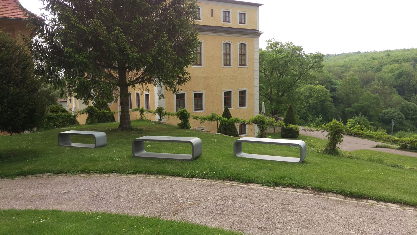 Drei Betonbänke im Park Schloss Ettersburg - CO33 Betonmöbel