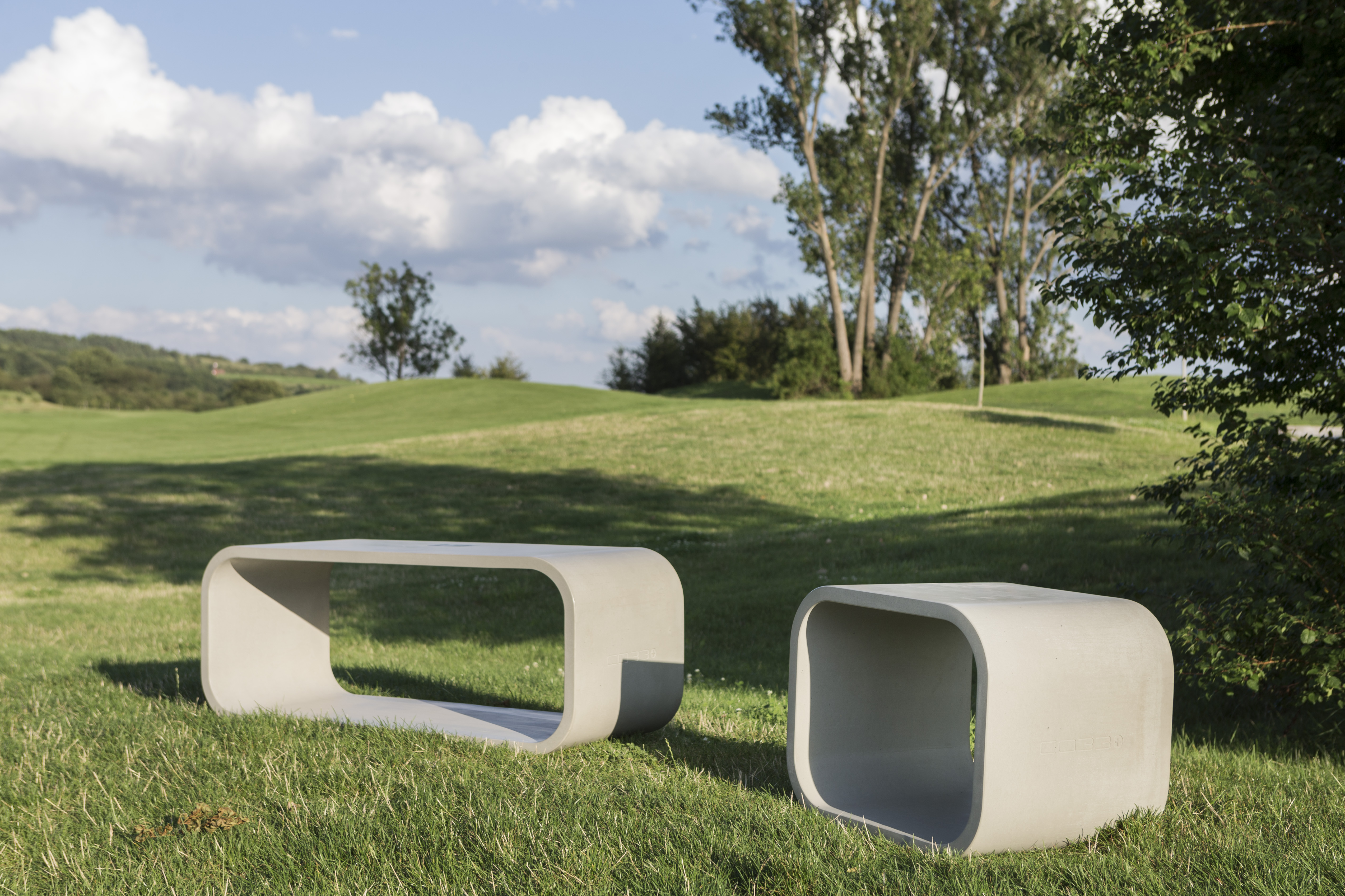 bank-aus-beton-hocker-fuer-eine-Person Outdoor Terrassenmöbel aus Beton Opus Primo direkt vom Hersteller kaufen